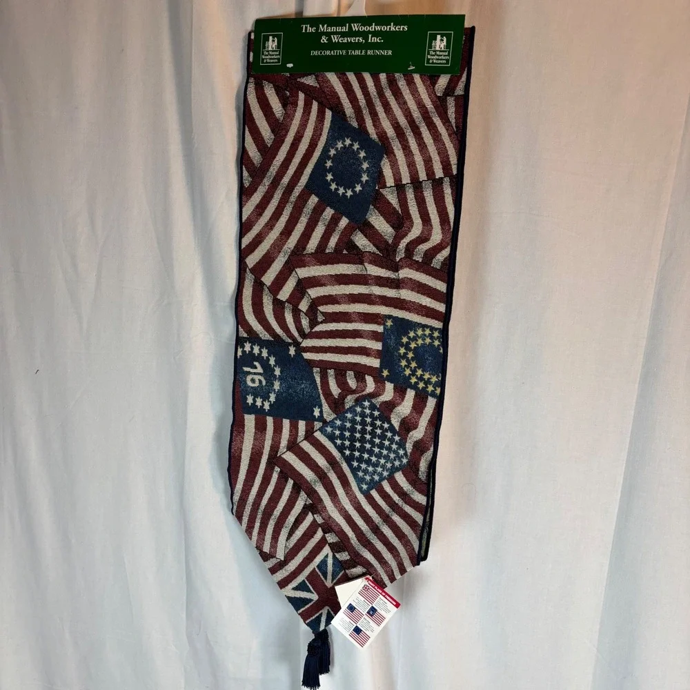 Manual Woodworkers Weavers Flags of Freedom Table Runner Placemats Americana NEW